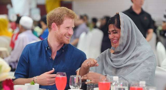 الأمير هاري يشارك في حفل إفطار رمضاني بسنغافورة