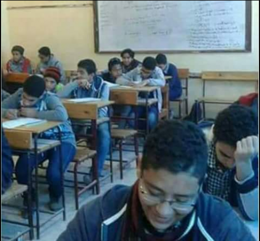 صورة أرشيفية لطالب مجتهد 