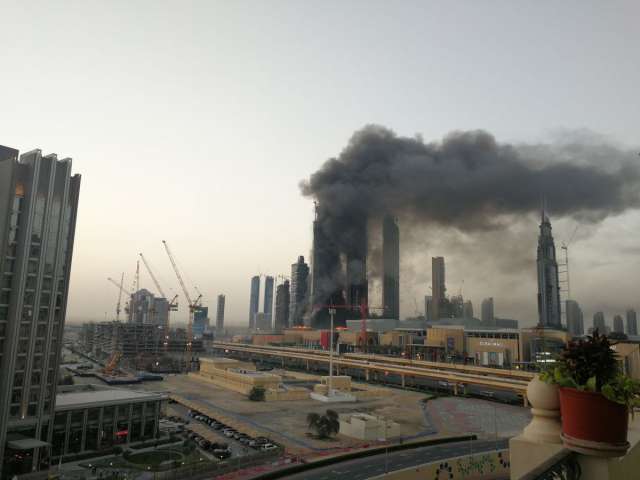 حريق في محيط برج الفيصلية بالرياض 