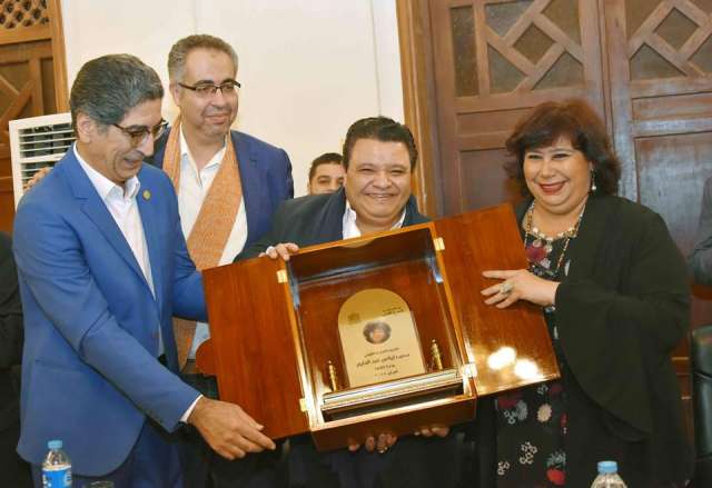 وزير الثقافة في المسرح القومي