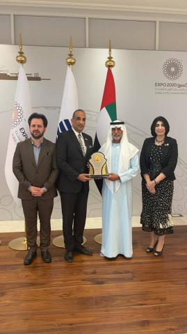 نهيان بن مبارك يتسلم وسام الشخصية الأكثر إبداعا للعام 2021 من اتحاد المبدعين العرب