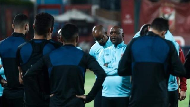  جلسة موسيماني مع لاعبي الأهلي