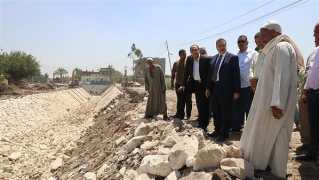 محافظ المنوفية خلال الجولة