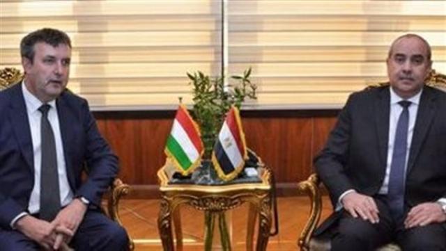 وزير الطيران المدني يستقبل وزير التكنولوجيا والصناعة بدولة المجر  