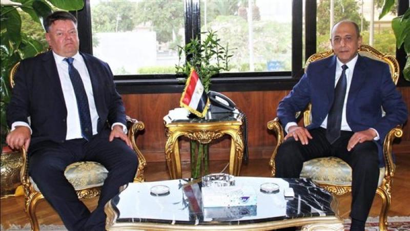 وزير الطيران يبحث مع أمين عام المنظمة العالمية للأرصاد الجوية تعزيز التعاون المشترك