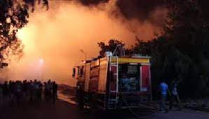 السيطرة على حريق نشب في مزرعة مواشي بالعياط 