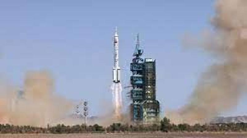 الصين تطلق بنجاح قمرين صناعيين اختباريين 