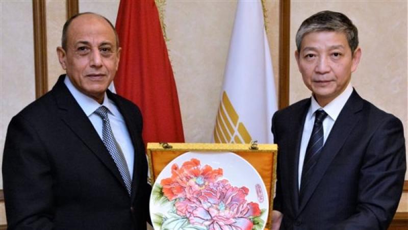 وزير الطيران خلال لقاء السفير الصيني 