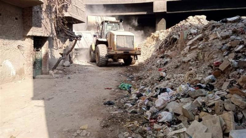  رفع المخلفات أسفل الطريق الدائري