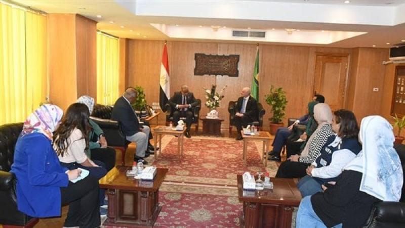 محافظ الفيوم يبحث مع سفير استراليا وممثل WFP تعزيز التعاون ف