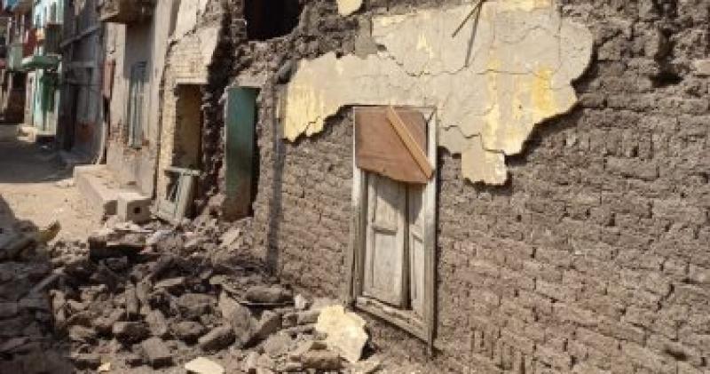 جانب من الأجزاء المنهارة