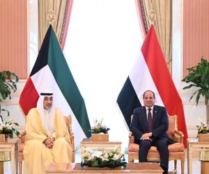 الرئيس السيسى يستقبل بمقر إقامته بالكويت رئيس مجلس الوزراء الكويتى
