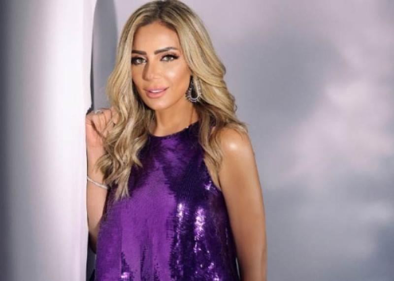 الفنانة 