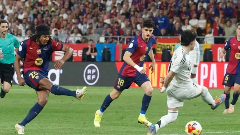 برشلونة يعلن تفاصيل إصابة كوندي