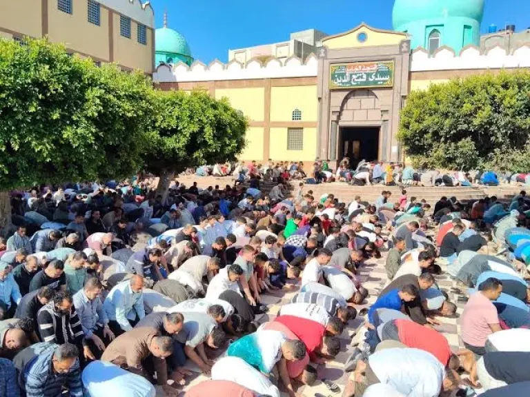 أهالي كفر الشيخ يودعون أدهم