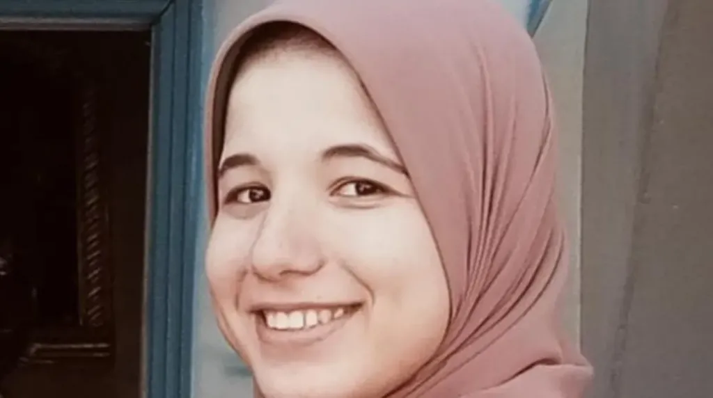 فتاة متغيبة