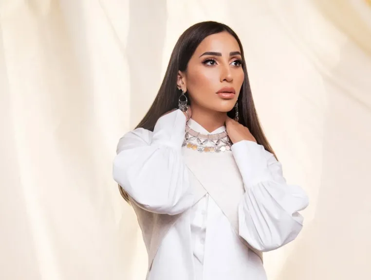 الفنانة دينا الشربيني
