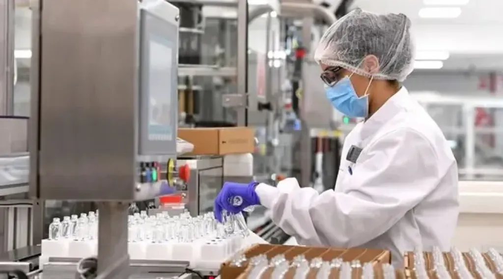 صناعة الأدوية والمستلزمات الطبية 