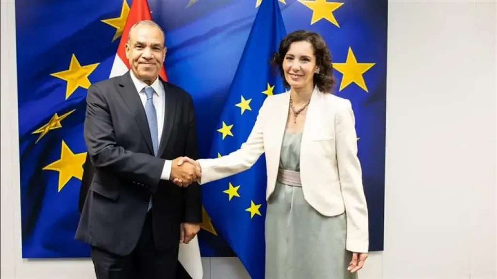 السيدة حاجة لحبيب والدكتور بدر عبد العاطي