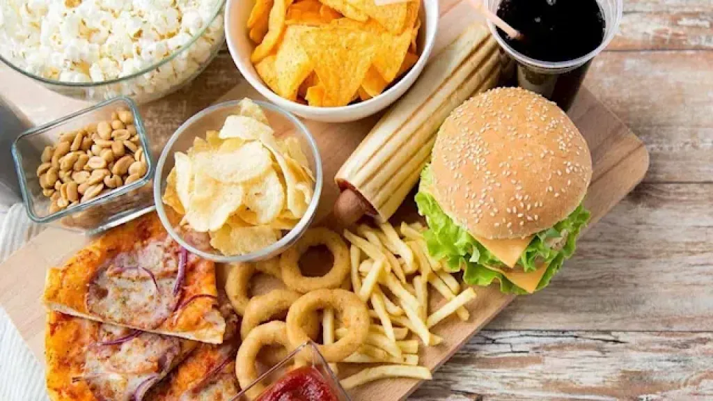 علاقة الوجبات السريعة بالاكتئاب