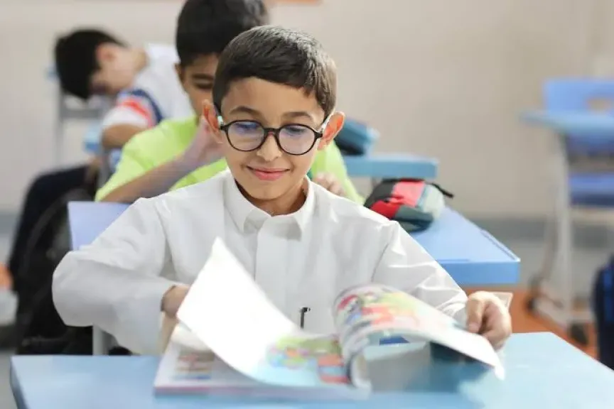 طلاب في مدرسة