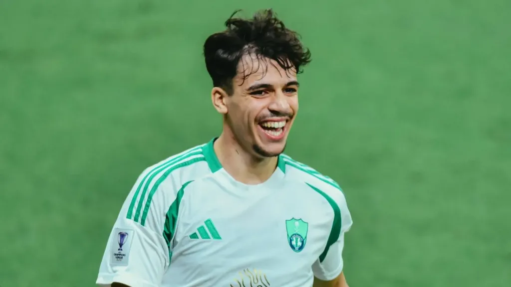 غابري فيغا، لاعب وسط الأهلي السعودي