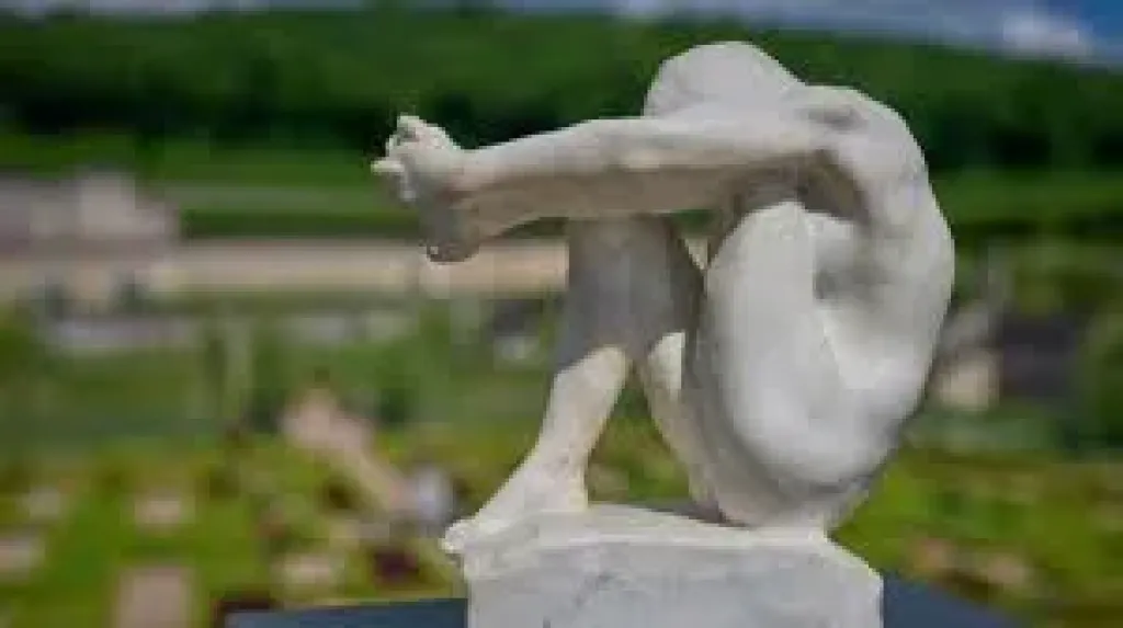 تمثال اليأس