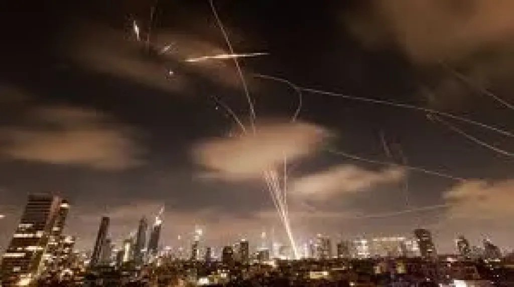 القصف بين إيران وإسرائيل