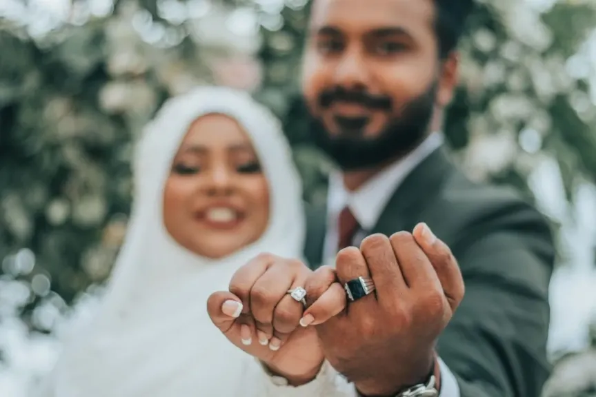 تفسير حلم زواج المتزوجة من غير زوجها لابن سيرين