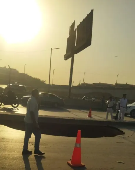 الهبوط الأرضي في محور الأوتوستراد