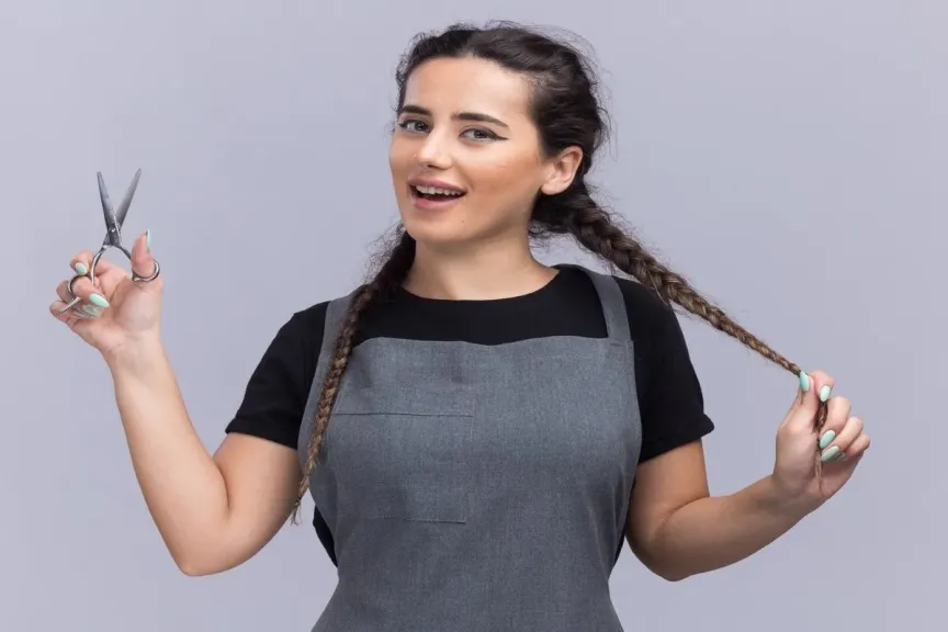 تفسير حلم قص الشعر في الصالون للعزباء