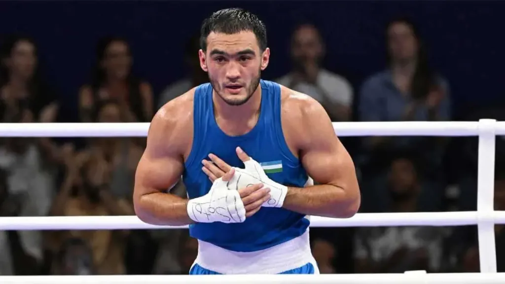 لاعب الملاكمة عزيز بك مولوغونوف 