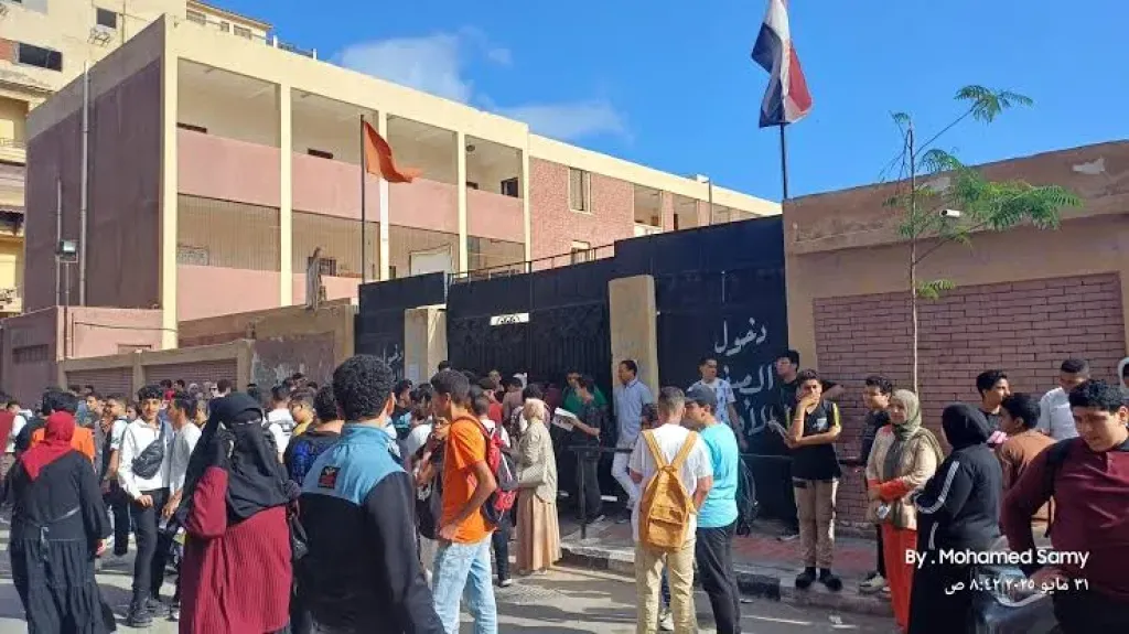 طلاب الشهادة الإعدادية