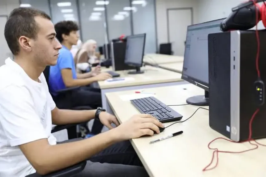 طلاب ثانوية عامة