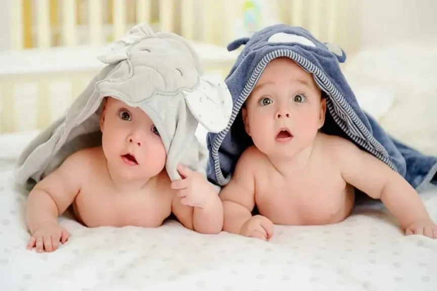 رؤية توأم في المنام للعزباء