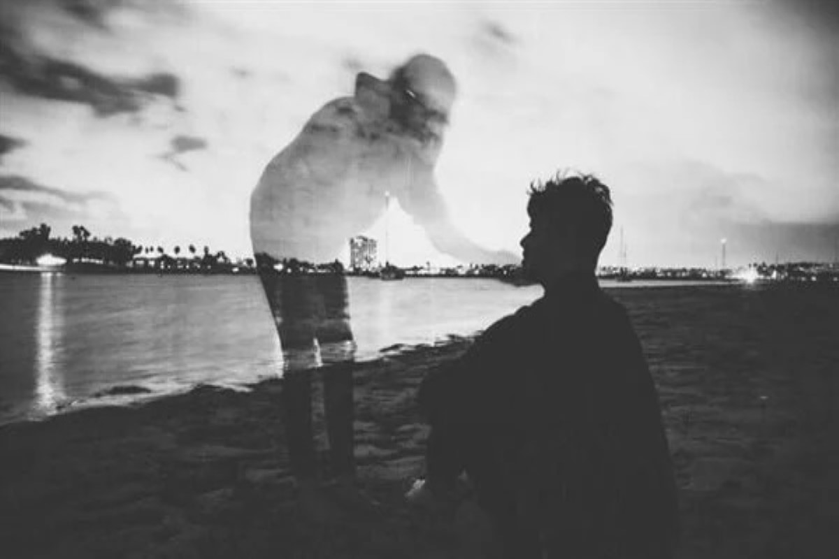 تفسير حلم الميت يمشي مع الحي في المنام 