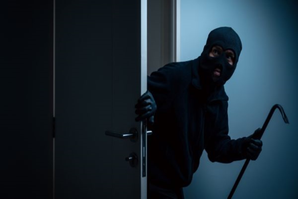 الخوف من الحرامية في المنام للعزباء